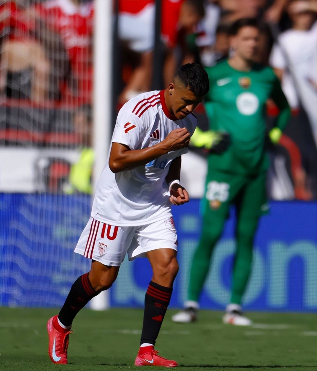 爱游戏-包含欧冠倒计时，塞维利亚窗口期再遭质疑，细节引发关注，目标明确，控场能力受关注的词条